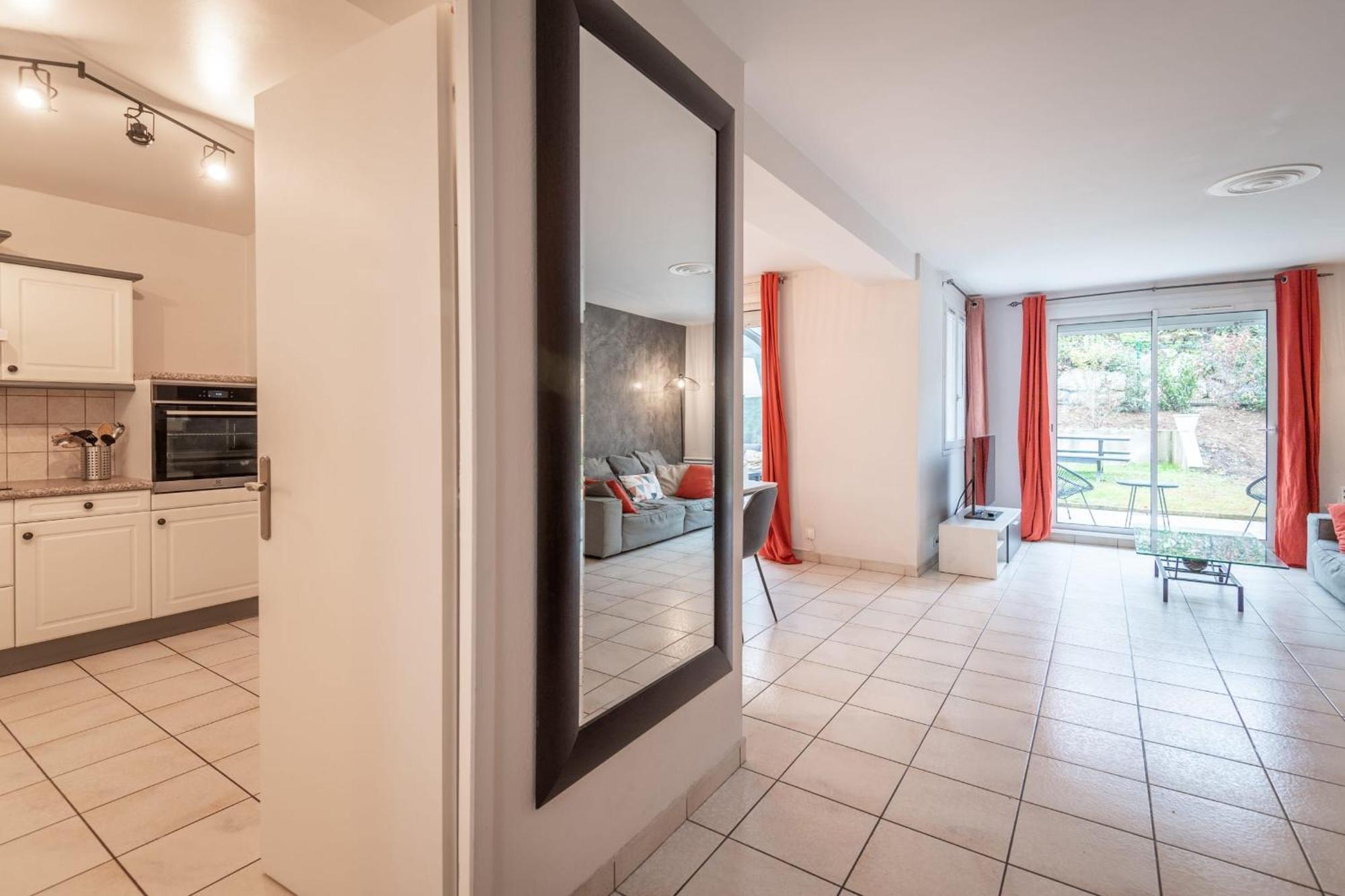 Vakantiehuis Alpiloc - Town House With Garden And Winter Lounge Annecy