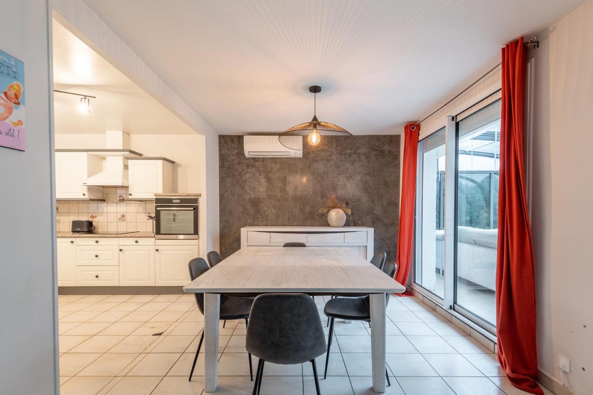 Vakantiehuis Alpiloc - Town House With Garden And Winter Lounge
